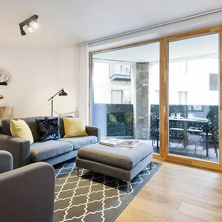 The Shalfleet Drive Apartment